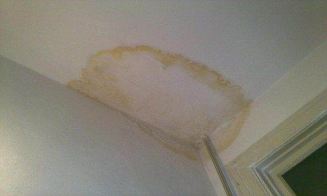 чем вывести желтые пятна на потолке после затопления