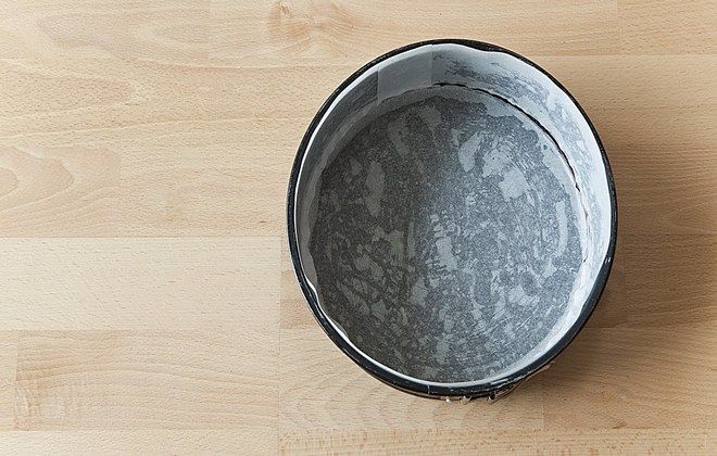 как застелить форму пергаментной бумагой
