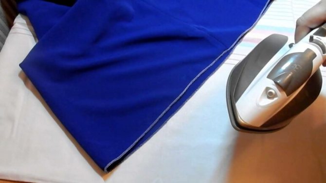 ткань и утюг